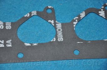 P1L-A013  PMC  -  Прокладка випускного колектора0